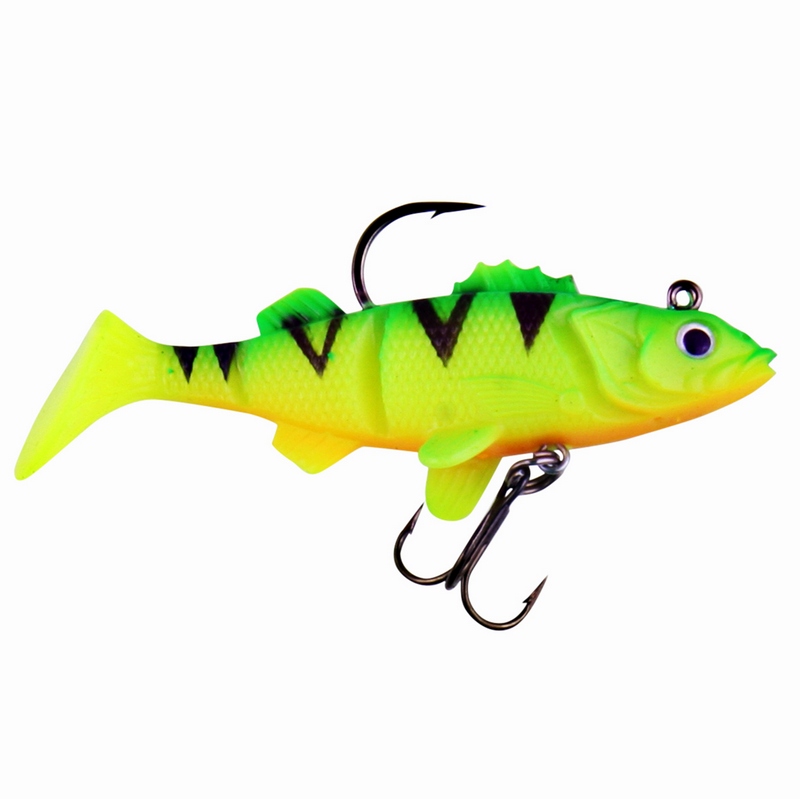 Gumová nástraha Baby Zander - 75mm/ 14g Velmi realisticky vypadající imitace malého candáta. Díky integrovanému závaží uvnitř rybky a mimořádně ostrým háčkům (jednoháček na hřbetě a trojháček na břiše) je tato nástraha připravena k okamžitému použití. Průřezy v těle rybky zaručí její atraktivnější pohyb