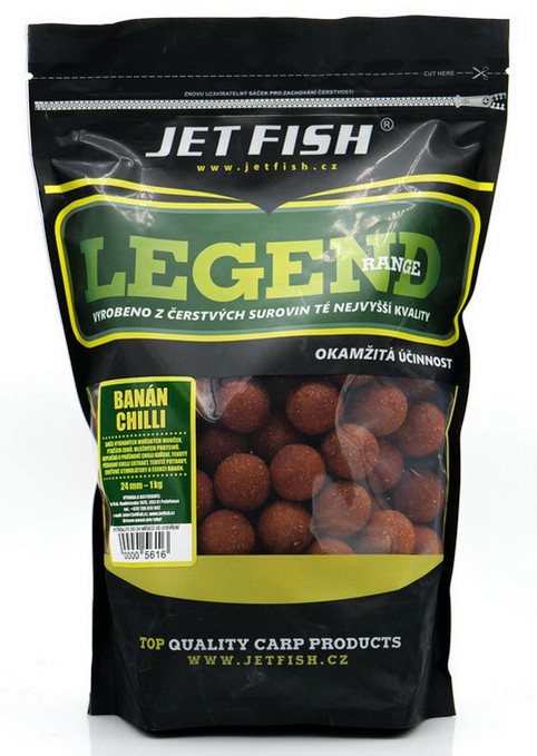Boilie Banán/Chilli z řady Legend range. Boilie Banán/Chilli se skládá ze směsi vybraných mořských mouček, ptačích zobů, mléčných proteinů, doplněné o práškové chilli koření, tekutý přírodní chilli extrakt, tekuté potravy, chuťově stimulátory a esence banán. Určeno pouze pro ryby! Průměr: 20 mm Příchuť: Banán/Chilli Balení: 1 kg Obecné nařízení o bezpečnosti produktů (GPSR), Regulation (EU) 2023/988 Použití výrobků: Používejte produkty pouze k určenému účelu (např. rybaření) a řiďte se pokyny výrobce. Manipulace a skladování: Při manipulaci s ostrými nebo drobnými částmi (háčky, nástrahy, baterie) dbejte zvýšené opatrnosti a uchovávejte je mimo dosah dětí. Produkty skladujte v suchém a bezpečném prostředí, chráněném před vlhkostí, vysokými teplotami a přímým slunečním světlem. Elektrická a chemická bezpečnost: Vyhněte se používání vybavení z vodivých materiálů (pruty, podběráky) v blízkosti elektrických vedení nebo během bouřky. Chemické a toxické materiály, jako je olovo, používejte pouze podle určení a likvidujte je v souladu s místními pravidly. Ochrana zdraví: Při manipulaci s výrobky, jako jsou nástrahy, olovo nebo baterie, si důkladně umyjte ruce. Nikdy neobvazujte rybolovnou šňůru kolem částí těla, abyste předešli zraněním. Pravidelná údržba: Kontrolujte stav vybavení (např. prutů, navijáků, nástrah, spojení jednotlivých částí) a pravidelně je udržujte, aby byla zajištěna jejich správná funkce a bezpečnost.