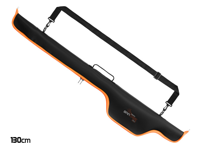 🎣 Delphin SpinCASE EVA 130 cm – spolehlivá ochrana přívlačového prutu v každém počasí. Delphin SpinCASE EVA je jednokomorové pouzdro na prut, které spojuje funkčnost, praktičnost a spolehlivou ochranu v jednom. Vyrobené je z voděodolného EVA materiálu, který bezpečně chrání prut i naviják před vlhkostí, deštěm a mechanickým poškozením. Ideální volba pro všechny vláčkaře, kteří vyžadují rychlou manipulaci a jistotu při transportu vybavení. EVA materiál je pevnější než klasická textilie, takže spolehlivě brání nárazům a otěrům. Zároveň se snadno čistí, neabsorbuje pachy a udržuje si svůj vzhled i po dlouhodobém používání. Rozšířená část pouzdra umožňuje pohodlné uložení celé přívlačové sestavy včetně navijáku. O stabilní fixaci během převozu se starají vnitřní suché zipy, které prut pevně drží na místě a zabraňují jeho pohybu. Pro pohodlné přenášení nechybí nastavitelný ramenní popruh ani pevné gumové madlo. Kvalitní zip se dvěma běžci zajišťuje hladké a bezpečné uzavření. A pokud pouzdro zrovna nepoužíváte, díky flexibilnímu EVA materiálu jej lze srolovat do kompaktní velikosti – ideální pro skladování nebo převoz v autě.