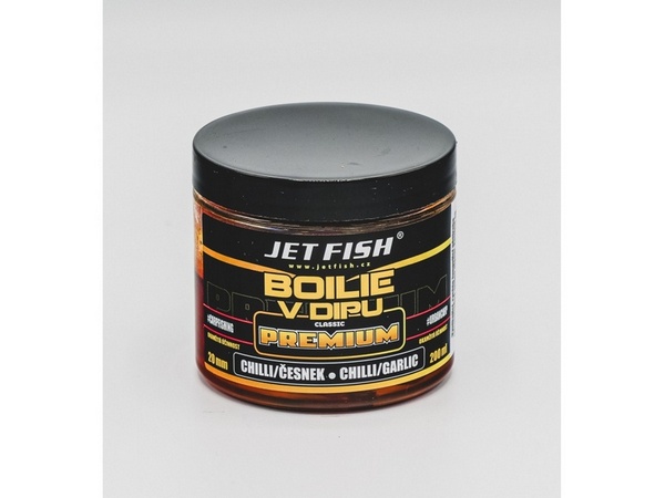 Jet Fish Boilie v dipu Premium clasicc Chilli/Česnek