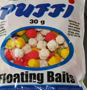 Puffi CUKK Cukrové je oblíbená a velice účinná klasická nástraha pro lov kaprovitých ryb.Tato pufovaná nástraha, je velmi lehká má schopnost plavat a tudíž nezapadne do bahna nebo jiné překážky co se ukrývá na dně.Je jednou z nejúspěšnějších nástrah,kterou lze použít během celého roku.Umožňuje lov klasicky na háček nebo i mimo háček na vlas.Originální Maďarská pufovaná nástraha.