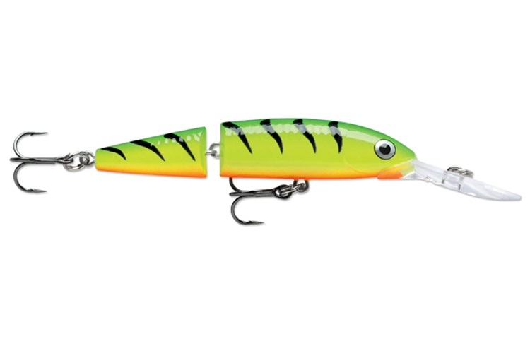 Rapala Jointed Deep Husky Jerk 08 FT je dvoudílný zvukový wobler s výrazným chodem. Plastové tělo, neutrální schopnost plavání, efektní barvy. Tato nástraha je mimořádně účinná při pomalém vedení za chladnějšího počasí, díky přesnému vyvážení dokáže ustrnout při zastavení navíjení.