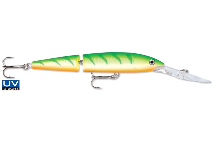 Rapala Jointed Deep Husky Jerk 12 GTU je dvoudílný zvukový wobler s výrazným chodem. Plastové tělo, neutrální schopnost plavání, efektní barvy. Tato nástraha je mimořádně účinná při pomalém vedení za chladnějšího počasí, díky přesnému vyvážení dokáže ustrnout při zastavení navíjení.