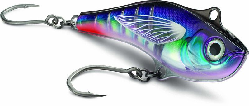 Rapala Sarda. Je zhotovena z nerezové oceli, má jednodílnou konstrukci se zesíleným tělem a vnitřním žebrováním pro větší pevnost. Sarda se nebojí ani těch nejzákeřnějších dravců v moři..