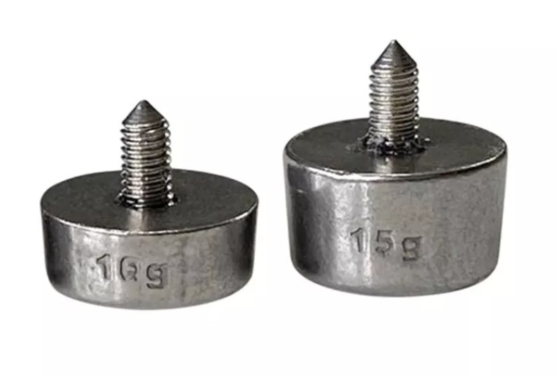 ⚙️ Rapala Screw Diver System SDS1015 – závaží 10 g + 15 g Dvojice vyměnitelných tungstenových závaží navržených pro systém Screw Diver, který najdeš u nástrah jako Super Shadow Rap Glide nebo Jerk. Umožňuje rychlou a přesnou úpravu hloubky vedení bez výměny celé nástrahy.  📌 Těžší varianta – vhodná pro hlubší vody, trolling nebo silnější proudy.  📏 Parametry 💥 Obsah balení: 1× 10 g + 1× 15 g 🛠️ Materiál: tungsten (wolfram) 🔩 Typ: šroubovací závaží pro SDS systém 🎣 Použití: Super Shadow Rap Glide / Jerk 📦 Balení: 2 ks