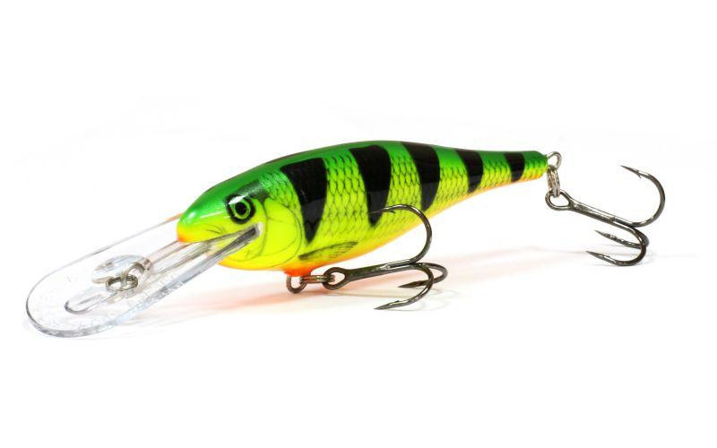 🎯 Rapala Shad Rap 07 je nejpopulárnější velikost z celé řady. Díky ideálním proporcím a preciznímu vyvážení nabízí perfektní rovnováhu mezi dosahem, akcí a stabilitou. 🌊 Wobler s přirozeným pohybem a hlubším zanořením pracuje výborně při přívlači i trollingu. Jeho univerzální charakter z něj dělá jasnou volbu pro většinu situací i vodních typů. 🐟 Cílové druhy: štika, candát, bolen, okoun. ⚙️ Ideální wobler pro rybáře, kteří chtějí spolehlivý výkon a ověřenou kvalitu Rapala.