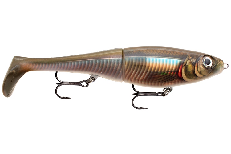 Rapala X Rap Peto SMB je mimořádně odolná dvoudílná nástraha s plastovým tělíčkem z ABS a měkkým ocasem z PVC.Jedná se o pomalu potápivou nástrahu s krátkým nořítkem,citlivou akcí se širokými trhavými pohyby do stran a kolébáním tělíčka
