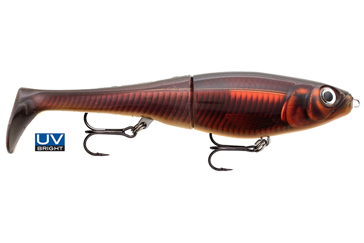 Rapala X Rap Peto UV5 je mimořádně odolná dvoudílná nástraha s plastovým tělíčkem z ABS a měkkým ocasem z PVC.Jedná se o pomalu potápivou nástrahu s krátkým nořítkem,citlivou akcí se širokými trhavými pohyby do stran a kolébáním tělíčka