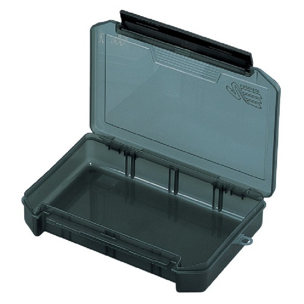 🧰 Krabička Versus VS-3010NDM Black – kompaktní box s variabilním dělením Krabička Versus VS-3010NDM je praktickým řešením pro rybáře, kteří potřebují přehledně uspořádat háčky, olůvka, karabinky nebo menší nástrahy. Díky 3 vyjímatelným přepážkám si můžeš vnitřní prostor nastavit přesně podle svých potřeb. Materiál je chemicky neutrální vůči měkkým nástrahám (Worm Proof) – nástrahy tak zůstávají neporušené i při dlouhodobém skladování. Průhledné víko a kvalitní plastové tělo zaručují vysokou odolnost a přehlednost. Díky svým rozměrům 205 × 145 × 40 mm perfektně pasuje do větších bočních kapes pouzder Suretti, které mají rozměr 20 × 20 × 5 cm. 💡 Klíčové vlastnosti: ✅ 3 vyjímatelné přepážky pro variabilní uspořádání ✅ Materiál bezpečný pro měkké nástrahy (Worm Proof) ✅ Odolný polypropylenový plast s průhledným víkem ✅ Spolehlivý klipový uzávěr ✅ Vhodná do větších bočních kapes pouzder Suretti 📐 Parametry: Rozměry: 205 × 145 × 40 mm Barva: Černá Hmotnost: cca 186 g Značka: Versus (Made in Japan) 🎒 Rybářské boxy / zámky Ujistěte se, že zámky jsou bezpečně zavřené. Uchovávejte boxy mimo dosah dětí. Dávejte pozor na prsty při otevírání/zavírání.
