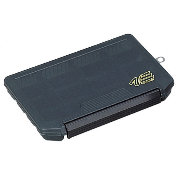 🧰 Krabička Versus VS-3010NS Black – nízkoprofilový box s variabilním dělením Krabička Versus VS-3010NS je navržena pro rybáře, kteří potřebují nízkoprofilové řešení s možností přizpůsobení vnitřního prostoru. Díky 12 vyjímatelným přepážkám a mikrožebrování lze vnitřní prostor upravit podle individuálních potřeb. Je vyrobena z odolného polypropylenu a je chemicky neutrální vůči měkkým nástrahám (Worm Proof), což zajišťuje, že nástrahy nebudou poškozeny ani při dlouhodobém skladování. Díky svým rozměrům 205 × 145 × 28 mm se perfektně vejde do větších bočních kapes pouzder na pruty značky Suretti, konkrétně do kapes o rozměrech 20 × 20 × 5 cm. 💡 Klíčové vlastnosti: ✅ 12 vyjímatelných přepážek pro variabilní uspořádání ✅ Mikrožebrování pro přesné nastavení velikosti přihrádek ✅ Materiál Worm Proof – bezpečný pro měkké nástrahy ✅ Odolný polypropylenový plast s průhledným víkem ✅ Spolehlivý klipový uzávěr ✅ Vhodná do větších bočních kapes pouzder Suretti 📐 Parametry: Rozměry: 205 × 145 × 28 mm Barva: Černá Hmotnost: cca 170 g Značka: Versus (Made in Japan) 🎒 Rybářské boxy / zámky Ujistěte se, že zámky jsou bezpečně zavřené. Uchovávejte boxy mimo dosah dětí. Dávejte pozor na prsty při otevírání/zavírání.