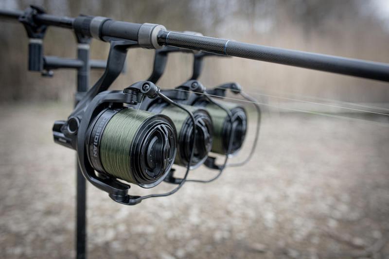 Naviják Okuma Obsidian Carp 12000