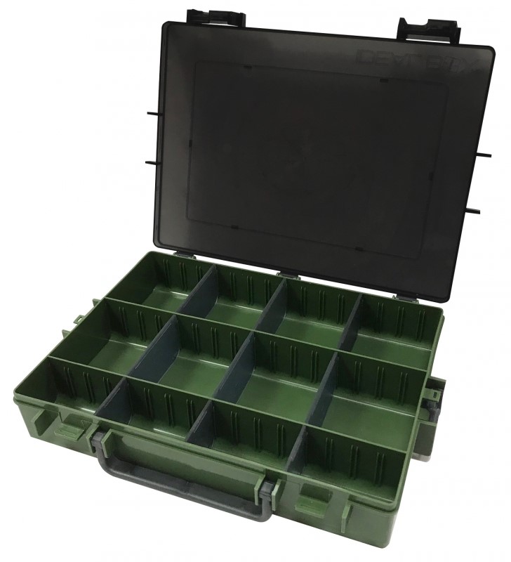 Ideal Box je variabilní plastový organizér pro perfektní uspořádání vaší rybářské bižuterie. Variabilita uspořádání vnitřní přepážek vám umožní přizpůsobit si box dle svých potřeb s ohledem na velikost uskladněných produktů. Velkou výhodou je taktéž, že můžete k sobě snadným způsobem (pomocí bočních klipů) spojit, až několik boxů v jeden. Box má taktéž příjemný úchop pro jednoduchý transport. Vnitřní prostor boxu je rozdělen na 3 řady dlouhé téměř 26 cm, dvě řady mají šířku cca 7,2 cm, jedna 3,7 cm; vnitřní výška krabičky činí cca 4 cm; díky variabilním přepážkám lze box rozdělit až na 48 totožných políček. Základní provedení: 1x spodní díl, 1x víko, 1x rukojeť, 4x uzávěr, 6x přepážka velká, 3x přepážka malá Celový rozměr: 285 x 212 x 47 mm Hmotnost: 333 g Vyrobeno v ČR